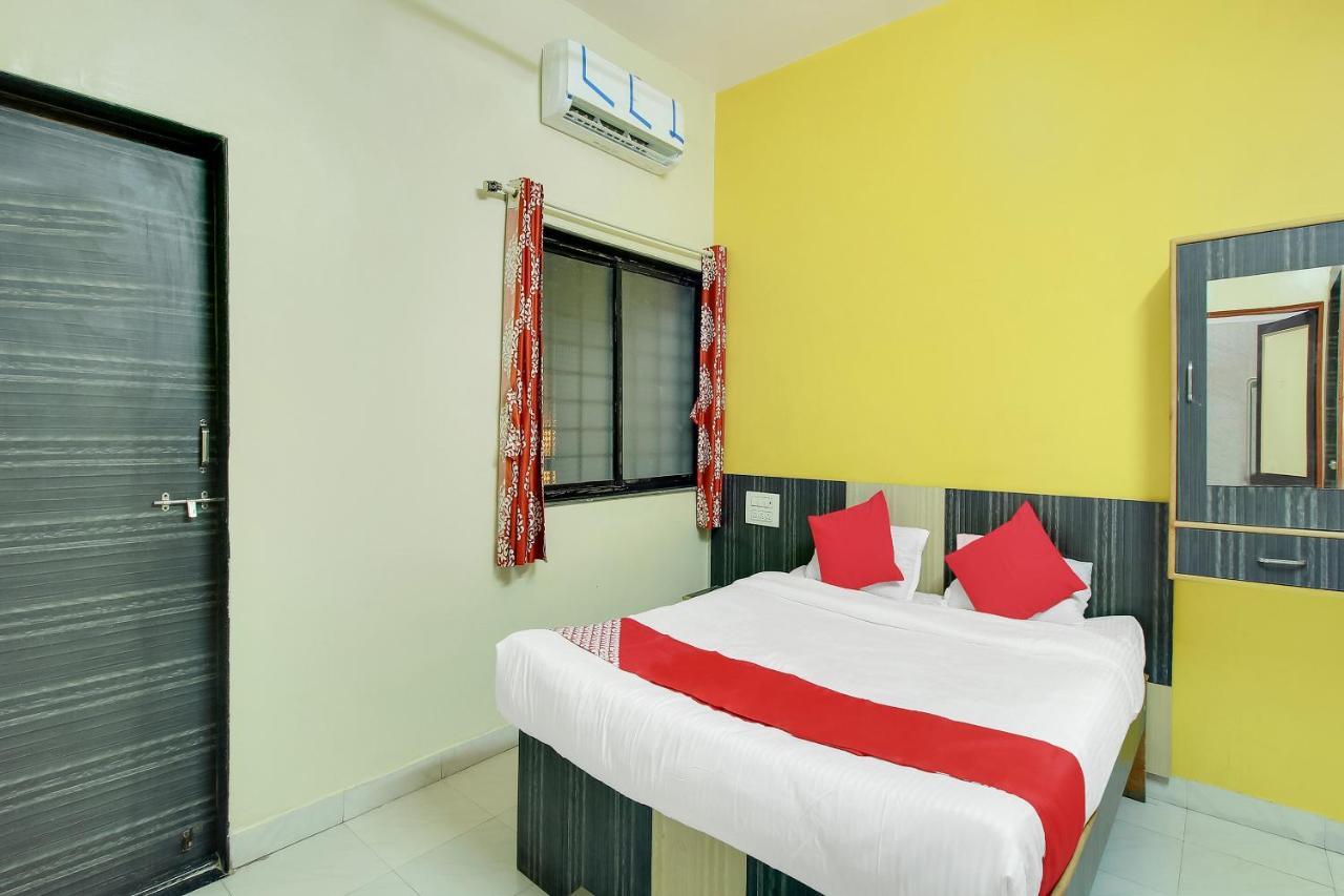Oyo Flagship 48365 Hotel Shiva'S Castle Chalisgaon Eksteriør billede