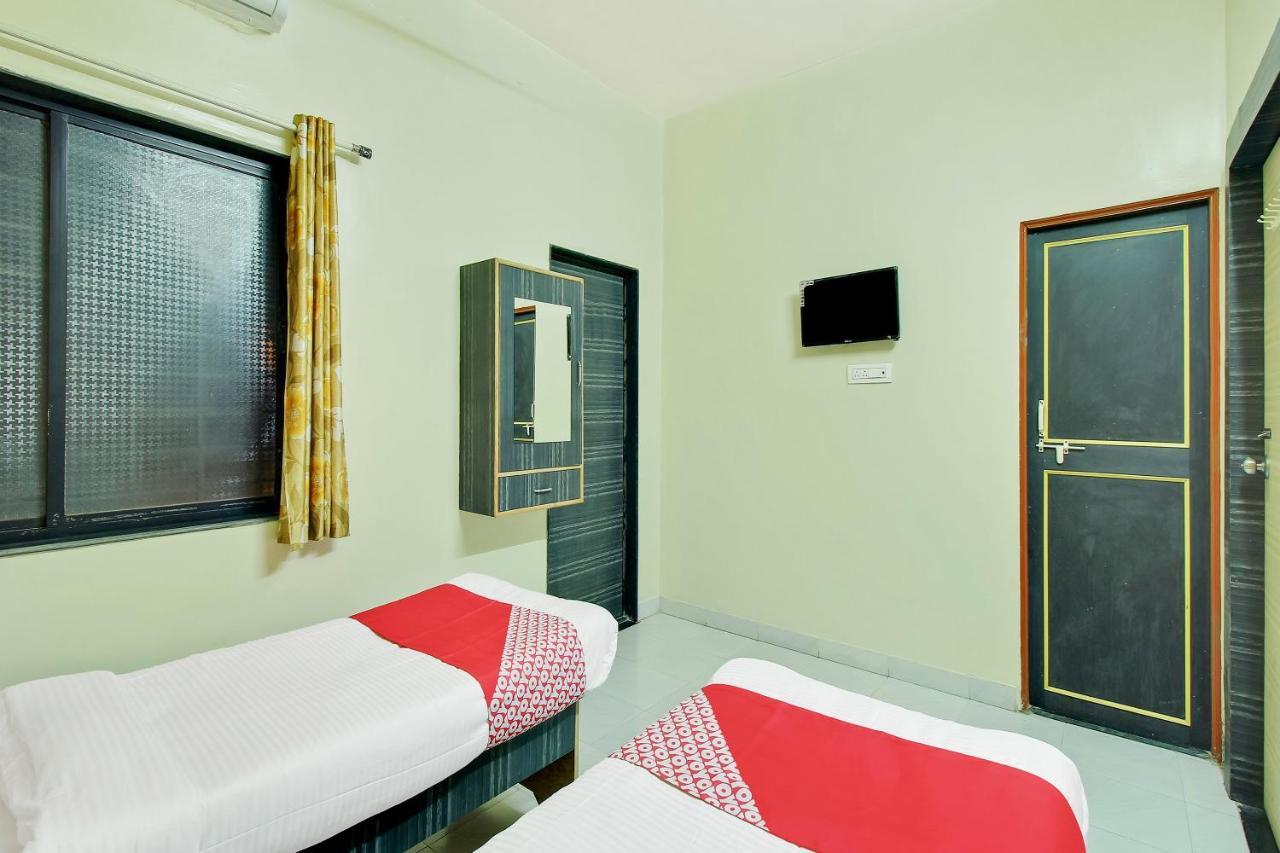 Oyo Flagship 48365 Hotel Shiva'S Castle Chalisgaon Værelse billede