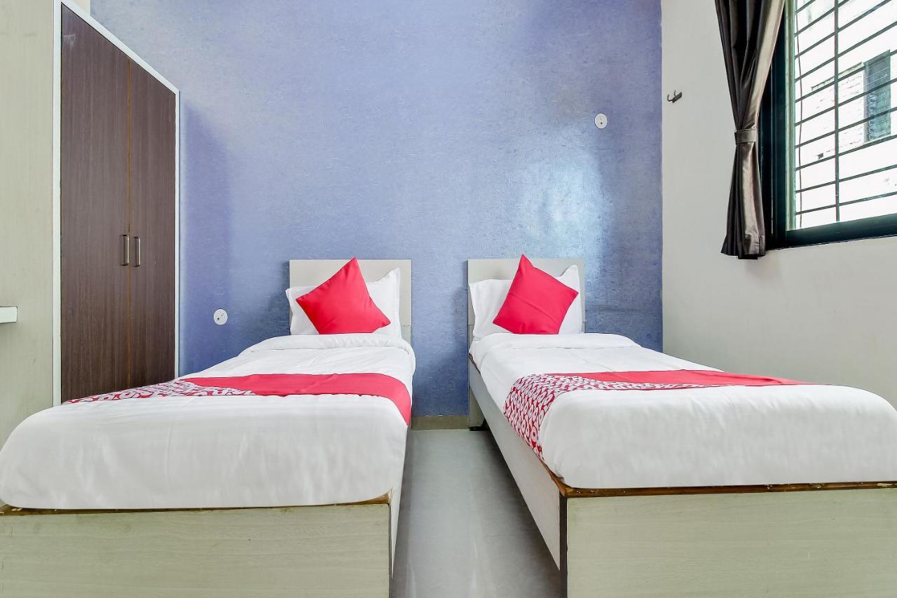 Oyo Flagship 48365 Hotel Shiva'S Castle Chalisgaon Eksteriør billede