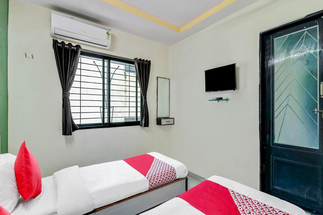 Oyo Flagship 48365 Hotel Shiva'S Castle Chalisgaon Eksteriør billede