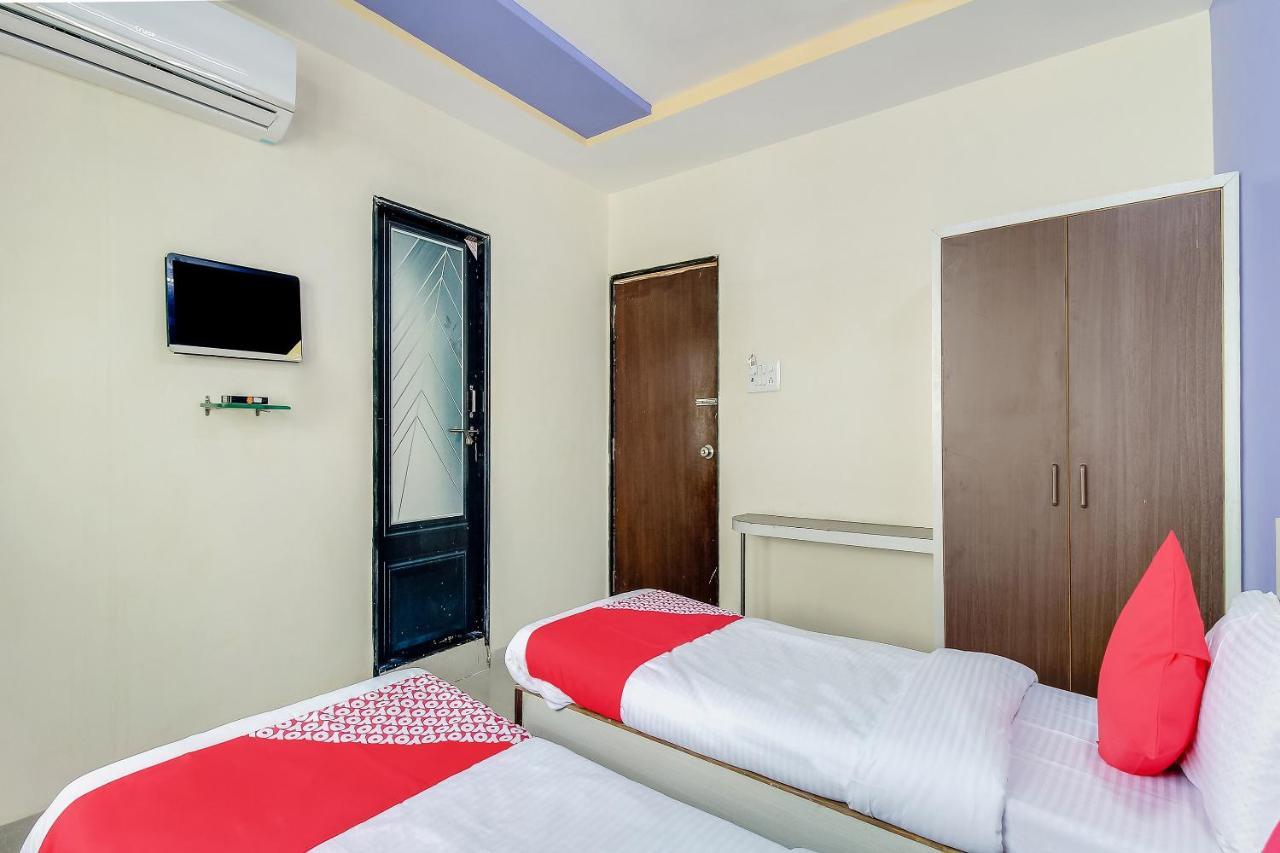 Oyo Flagship 48365 Hotel Shiva'S Castle Chalisgaon Eksteriør billede